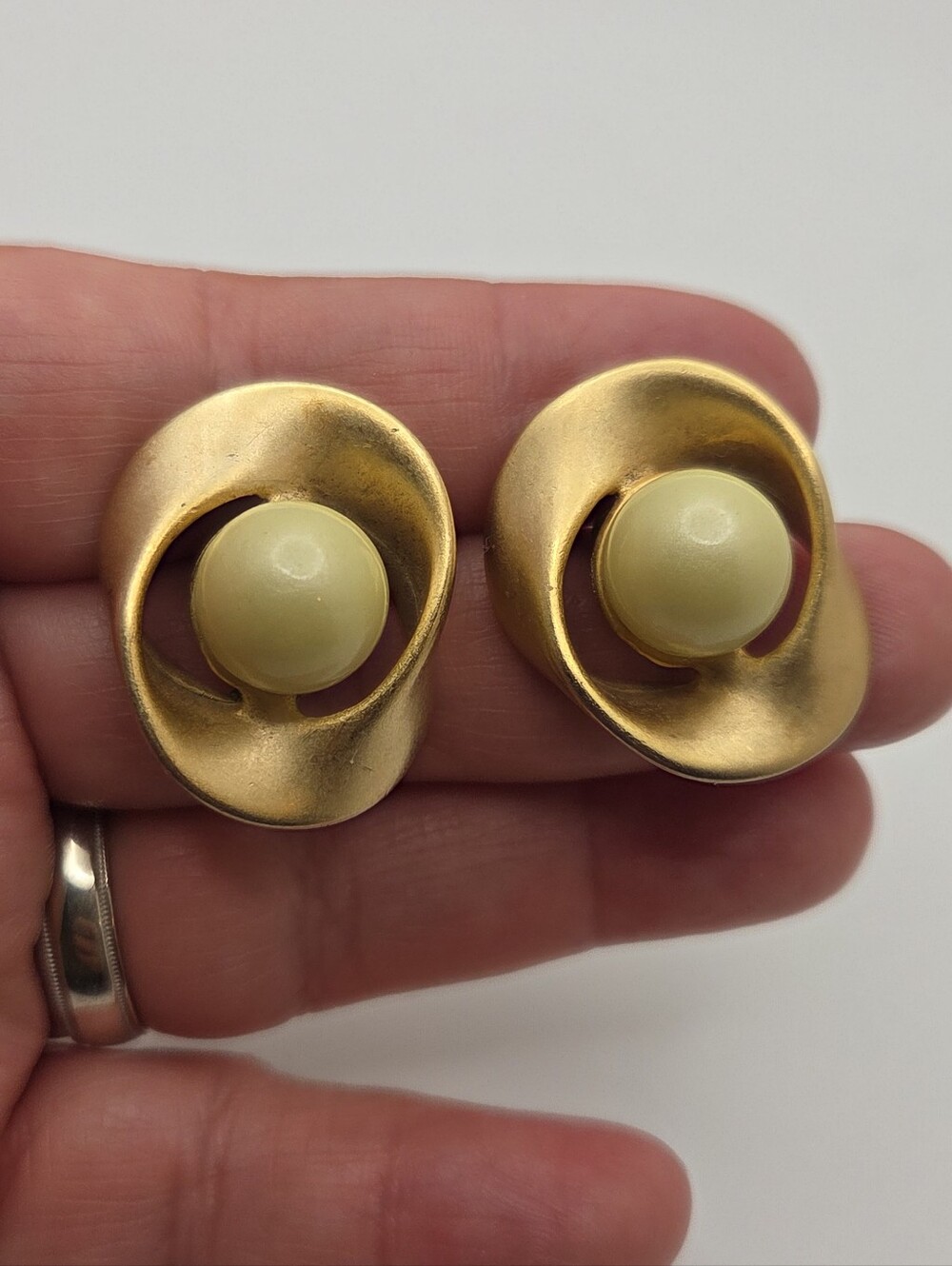 Vintage Signed Anne Klein Gold Tone Swirl Faux Pearl Stud Earrings Matte Finish